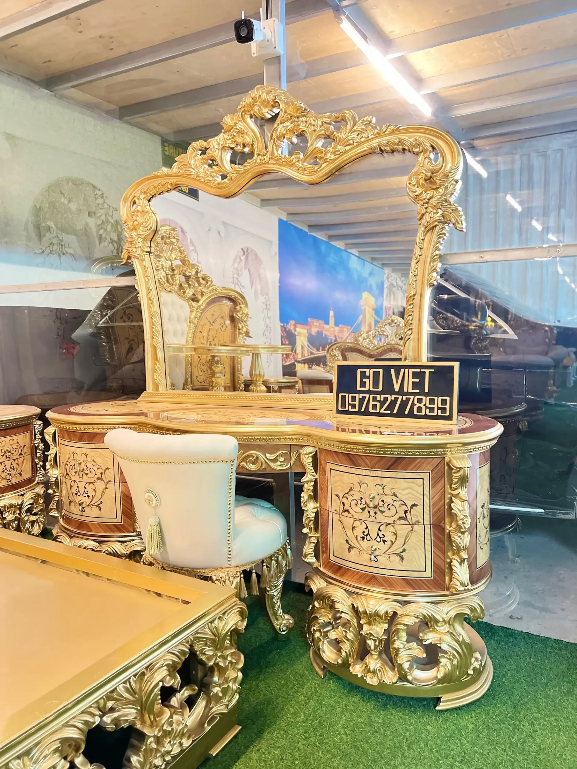 Bàn phấn cổ điển Versailles sơn trắng dát vàng GVBP021